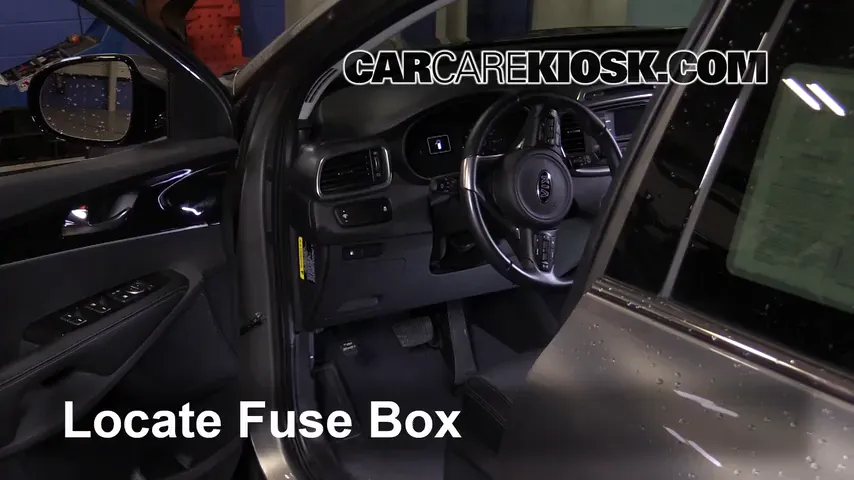 2017 Kia Sorento EX 2.0L 4 Cyl. Turbo Fuse (Interior)